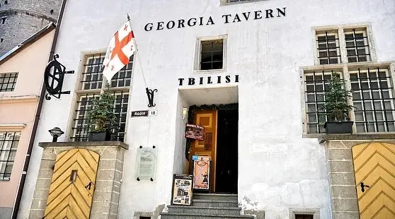 🇬🇧A step in Georgia where we got delicious food in exchange for Georgian songs👌Awesome😋/🇫🇷Un pas en Géorgie où on nous a offert le repas en échange de quelques chants géorgiens👌Excellent😋